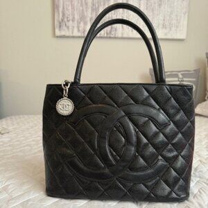 CHANEL Black Vintage CC Logo Caviar Leather Quilted Medallion Tote Bag